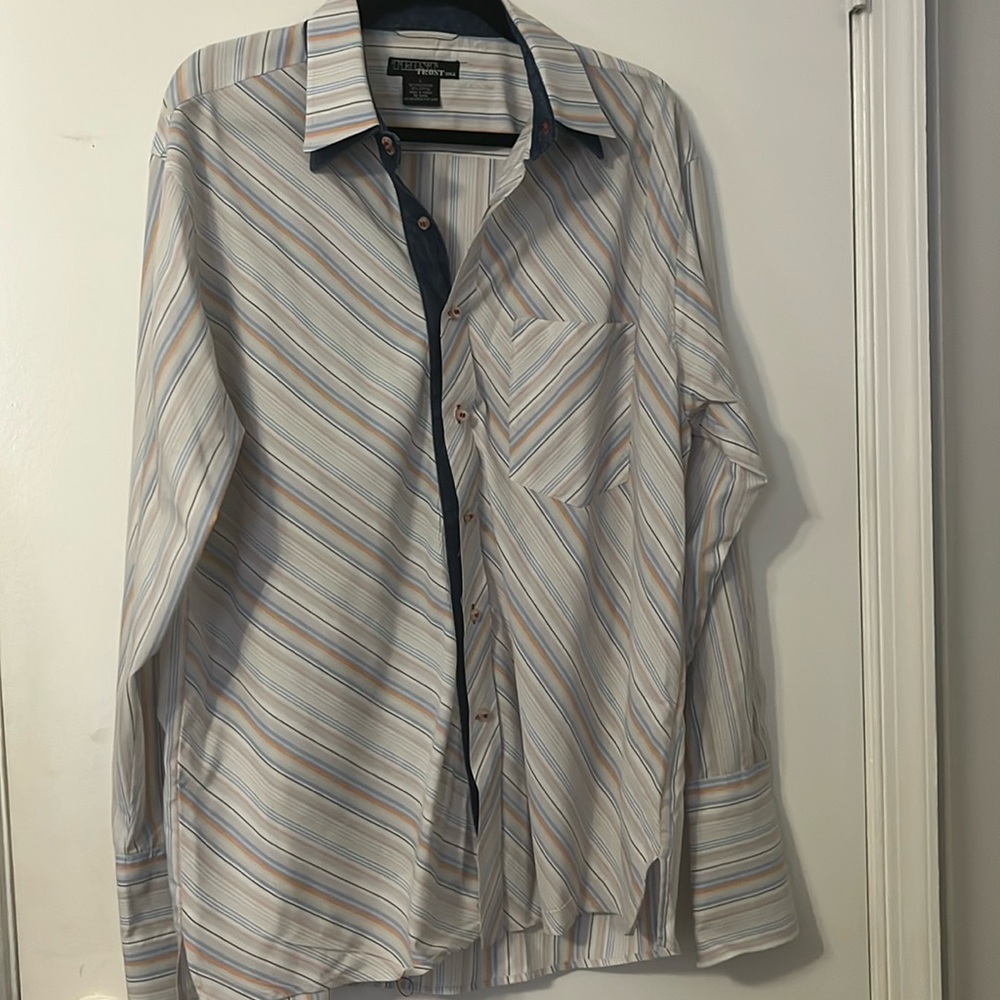 Trust USA, Button Up Men’s Shirt size L
